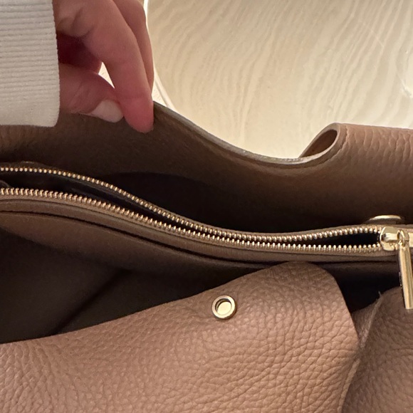 Cuyana Classic Brown Leather Tote - Picture 3 of 5